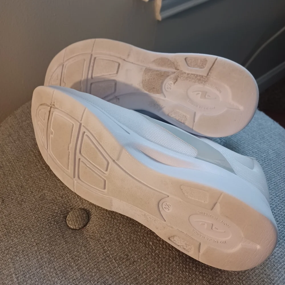 Athletic Works Comfy sneakers Sz 9.5